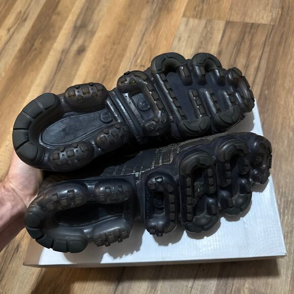 Athletic_Shoes